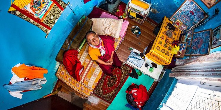 Pema, 22 godine, budistički učenik, Katmandu (Nepal) / Photo: John Thackwray