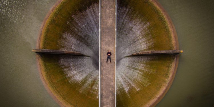 © FOTO: DIXONLTD/SKYPIXEL
„Selfi na prelivu brane“ – drugo mesto u kategoriji „Profesionalci – lepota“