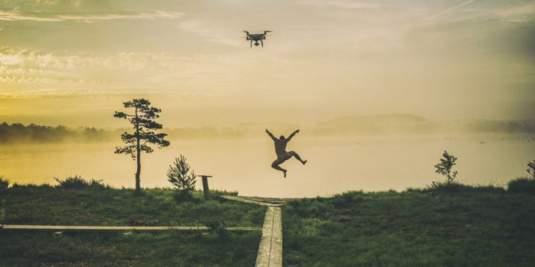 © FOTO: ROMAN NEIMANN/SKYPIXEL
„Veselo jutro“ – prvo mesto u kategoriji „Profesionalci – dronovi u akciji“