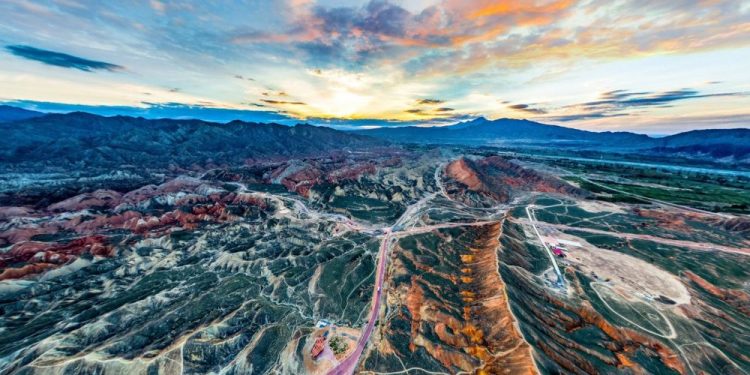 © FOTO: SHOUSHAN/SKYPIXEL
„Zalazak sunca u Danksiji“ – treće mesto u kategoriji „Profesionalci – fotografije od 360°“