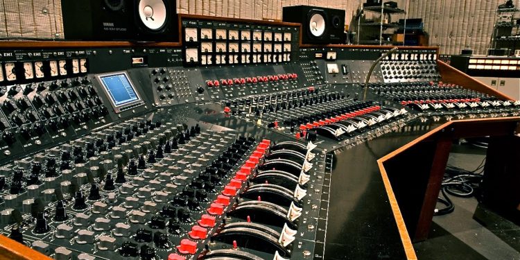mikseta/Photo: facebook@vintagerecordingconsoles