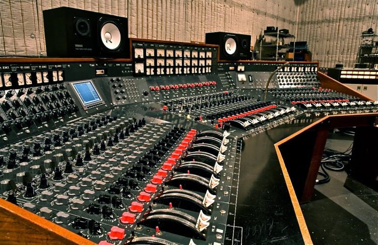 mikseta/Photo: facebook@vintagerecordingconsoles