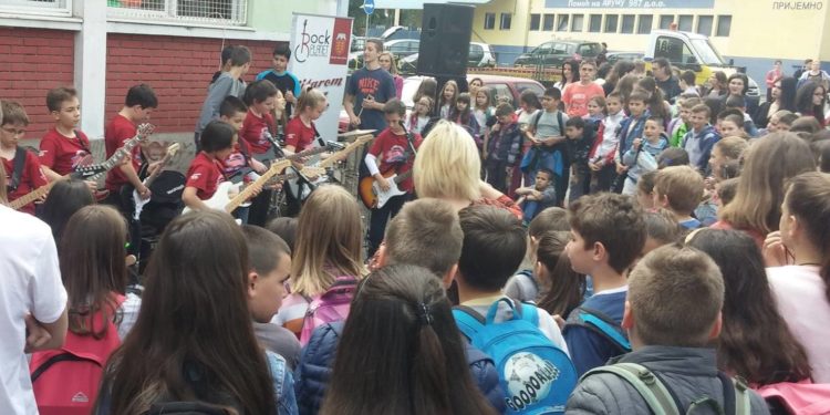 Gitarom kroz škole/Photo: Rok Planeta, Dragan Paunović