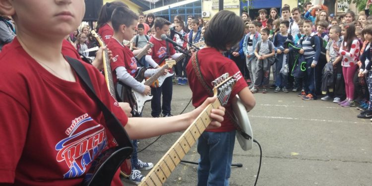 Gitarom kroz škole/Photo: Rok Planeta, Dragan Paunović