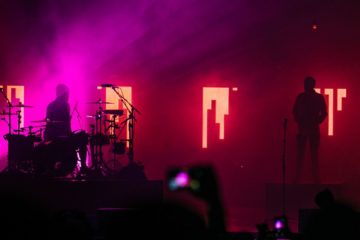 Twenty One Pilots& Photo> Facebook @twentyonepilots