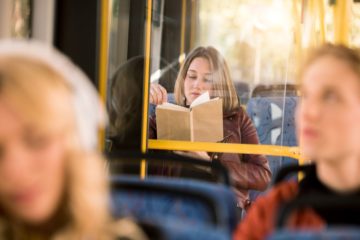 Knjiga, autobus/Photo: Shutterstock