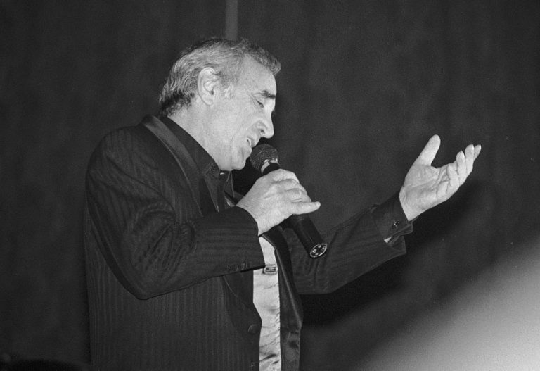 UTIHNULA ŠANSONA… Preminuo slavni francuski pevač Šarl Aznavur