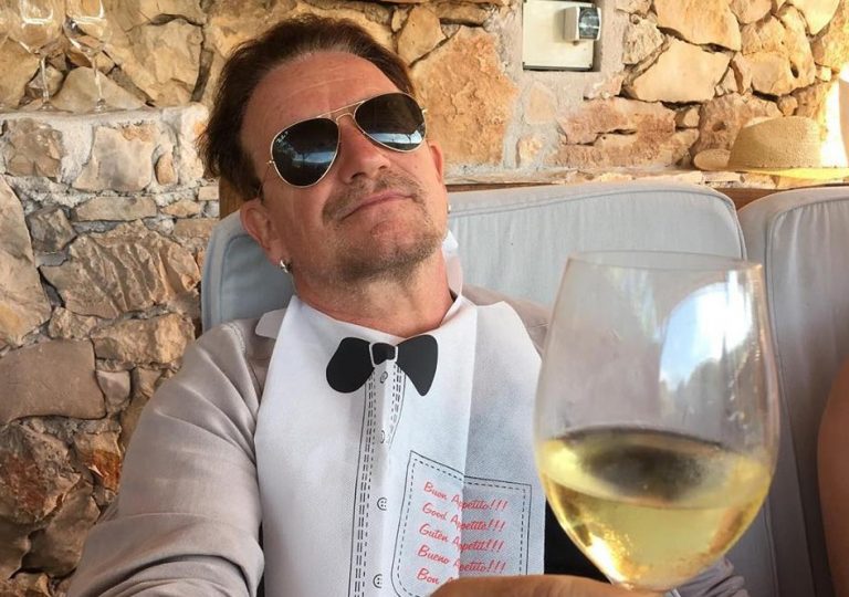 DA LI SMO OTIŠLI PREDALEKO… Bono proglašen za – ženu godine