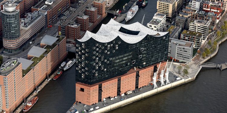Hamburg ; LUFTBILD Elbphilharmonie in der HafenCity