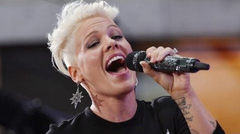SUPERPEVAČICA NA SUPERBOWLU… Pink peva američku himnu na NFL finalu 4. februara