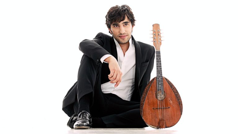 Virtuoz na mandolini stiže u Beograd… Avi Avital 29. aprila na Kolarcu