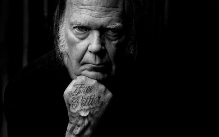 Muzička pobuna protiv kapitalizma… Neil Young & Crazy Horse objavili live izdanje “Return To Greendale”