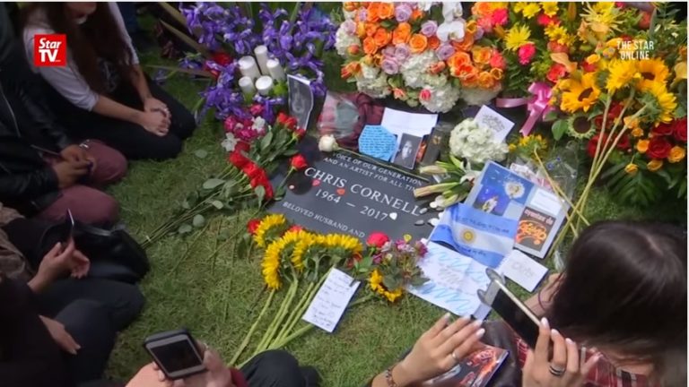 Porodica i prijatelji se oprostili od Krisa Kornela… Muzičar sahranjen na Hollywood Forever Cemetery