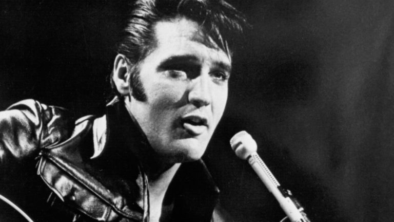 Bio je 15. decembar… Kralj je izašao iz studija KWKH radija, a voditelj je izgovorio kultnu frazu… evo kako je nastao izraz “Elvis has left the building”