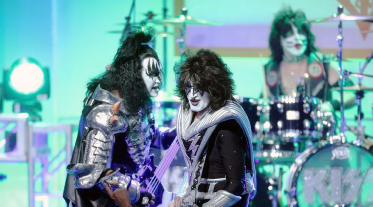 SPOJIO IH URAGAN… Originalna postava benda Kiss zajedno na sceni posle 16 godina