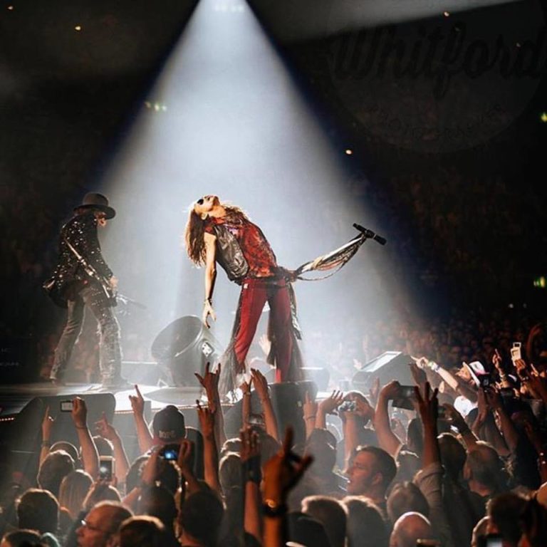 DRAMA STIVENA TAJLERA… Aerosmith prekinuli turneju, pevač se hitno vratio u Ameriku zbog zdravstvenih problema