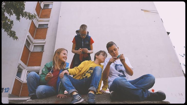 Mravi predstavili “Sreću celog sveta”… Beogradski bend spotom najavio album “Na ivici čovečanstva”