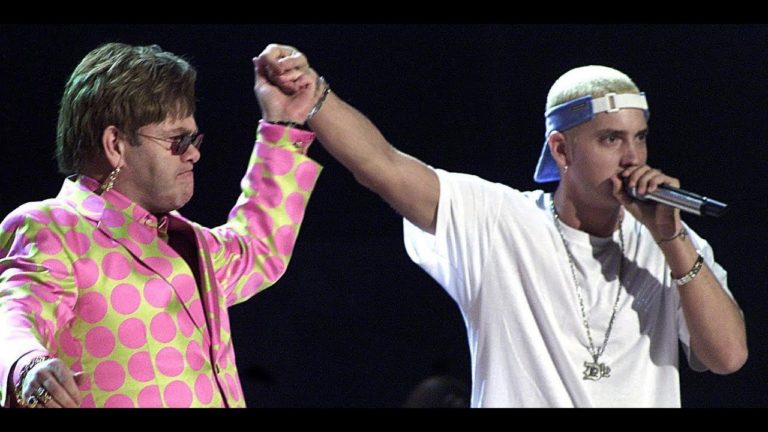 EH, ŠTA TI JE PRAVI PRIJATELJ… Evo šta je Eminem poklonio Eltonu Džonu i njegovom mužu