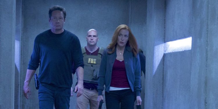 THE X-FILES: L-R: Gillian Anderson and David Duchovny in the "This" episode of THE X-FILES airing Wednesday, Jan. 10 (8:00-9:00 PM ET/PT) on FOX. ©2017 Fox Broadcasting Co. Cr: Shane Harvey/FOX