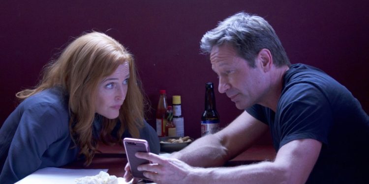 THE X-FILES: L-R: Gillian Anderson and David Duchovny in the "This" episode of THE X-FILES airing Wednesday, Jan. 10 (8:00-9:00 PM ET/PT) on FOX. ©2017 Fox Broadcasting Co. Cr: Shane Harvey/FOX