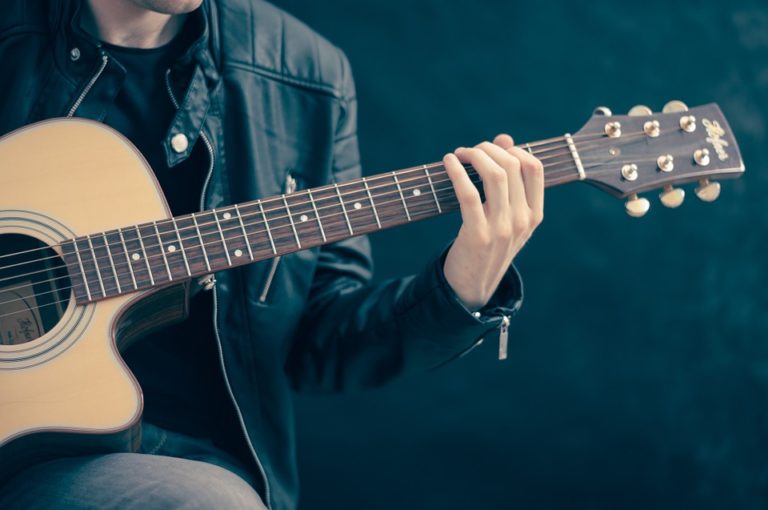 Za sve koji vole zvuk gitare… Počinje takmičenje Muzičke omladine Beograda
