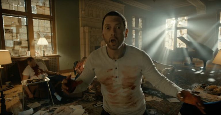Eminemova horor priča… Američki reper objavio spot u kojem ubija Ivanku Tramp i Kristi Brinkli