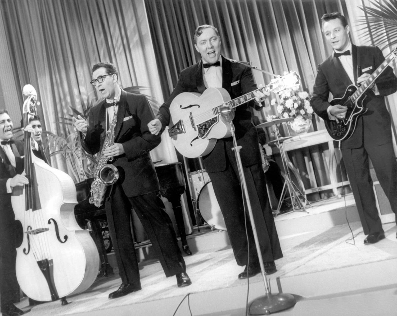 Bill haley. Билл Хейли. Bill Haley and the Comets. The Comets группа. Группа Bill Haley & his Comets.