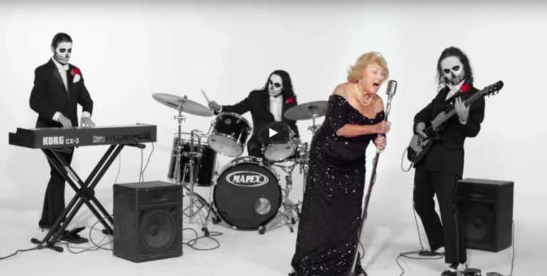 96 joj je godina tek… i peva u death metal bendu