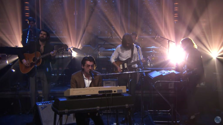 Arctic Monkeys sve prihode od koncerta i live albuma doniraju u dobrotvorne svrhe