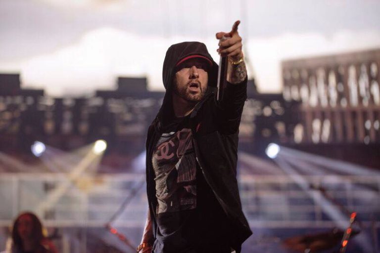 Eminem pretekao legendarne grupe Abba i Led Zeppelin… Reper ima deveti uzastopni album na No.1 britanske liste