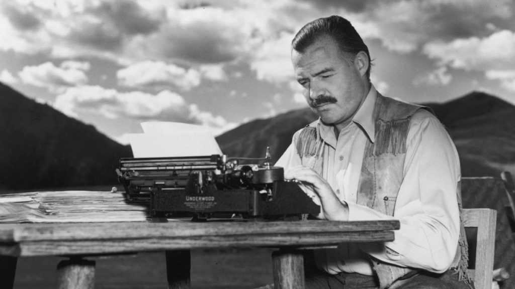 Ernest Hemingvej/Photo: biography.com