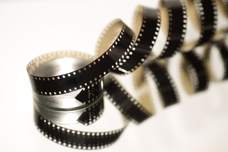 Razmotavanje filmofilskih vijuga… Na jednoj slici pronađite 27 filmova