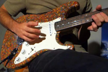 Gitara od drvenih bojica/Photo; YouTube printscreen