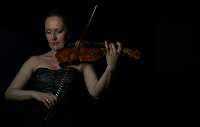 Violinistkinja Ivana Popović spotom za pesmu “Gypsy Me” najavljuje autorski album