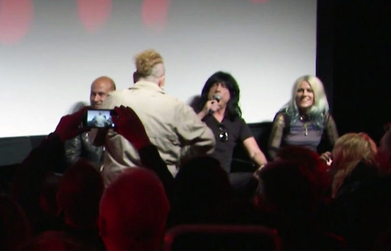 GDE ĆEŠ BOLJU REKLAMU… Džoni Roten i Marki Ramon se zamalo potukli na punk rock panelu uoči premijere dokumentarca “Punk” Igija Popa
