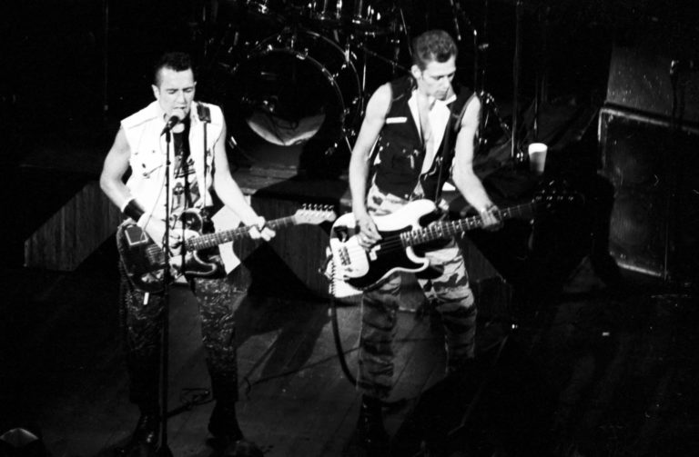 Jail Guitar Doors… Ili kako je B strana singla benda The Clash otvorila vrata rokenrolu u zatvorima