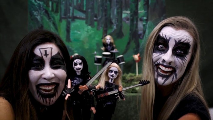 STRAŠNO KOLIKO SU SLATKE… Upoznajte lutke iz noćnih mora – black metal Barbike