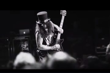Slash/Photo: YouTube printscreen