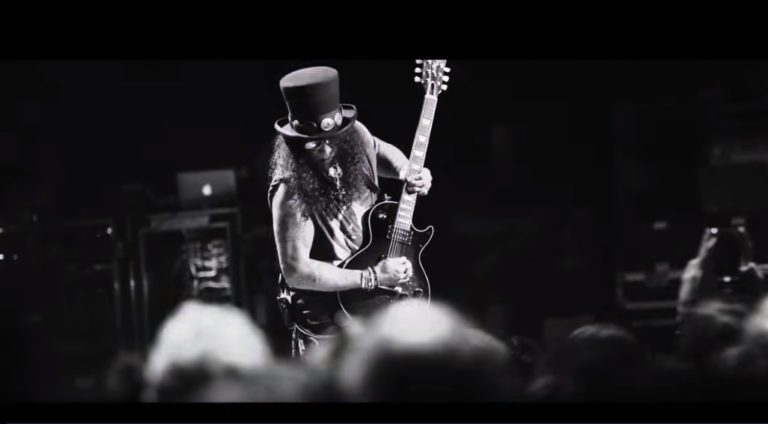 U novom spotu Slash i njegovi “zaverenici” otkrili nam kako njihov koncert izgleda “iznutra”
