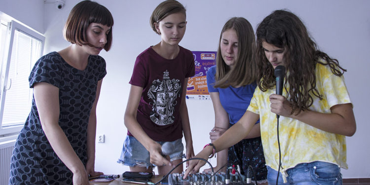 Rok kamp za devojčice/ Photo: Promo (AleX)