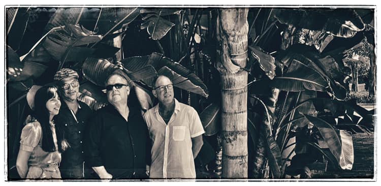The Pixies objavili spot za “Long Rider”, pesmu posvećenu njihovoj drugarici koja je poginula na surfingu