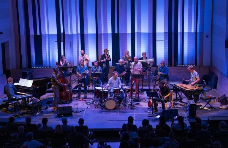 35. Beogradski džez festival… Ekscentrični belgijski Flat Earth Society orkestar 23. oktobra u Kombank dvorani