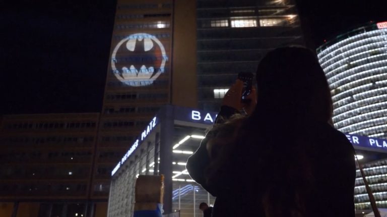 Bat-Signal obišao svet… Proslavljen 80. rođendan jednog od najomiljenijih superheroja