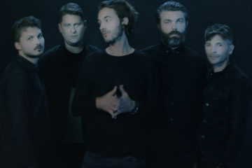 Editors/Photo: Nadav Kander, promo