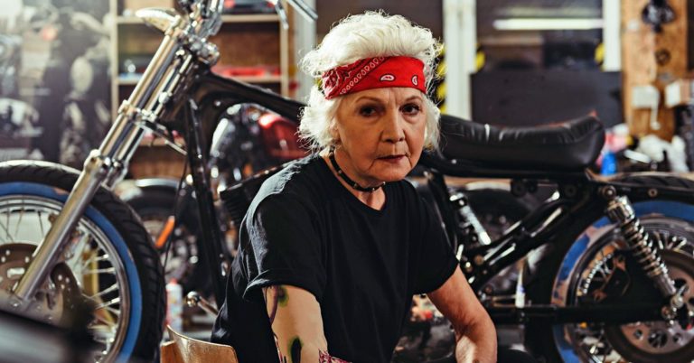 “Moja baka vozi motocikl u kokošinjcu”… Zbog ove dečije pesmice u Nemačkoj izbio generacijski sukob