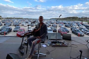 Drive-in komcert/Photo: facebook/mads langer