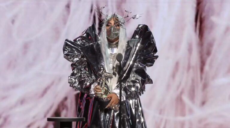 Održana MTV VMA dodela nagrada… Lejdi Gaga dobila “trostruki kontejner”, Coldplay najbolji rokeri, a ovo je kompletna lista nagrađenih