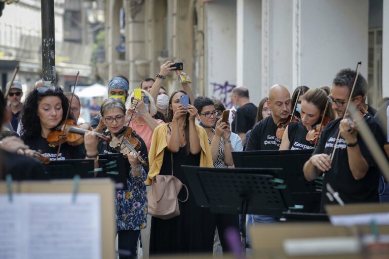 Muzika svuda… Iznenadni koncert Beogradske filharmonije na ulici
