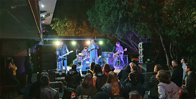 Atheist Rap, Vizelj i Prti Bee Gee svirali u FESTU #zaAniku… Održan četvrti humanitarni koncert za Aniku Manić u bašti zemunskog kluba