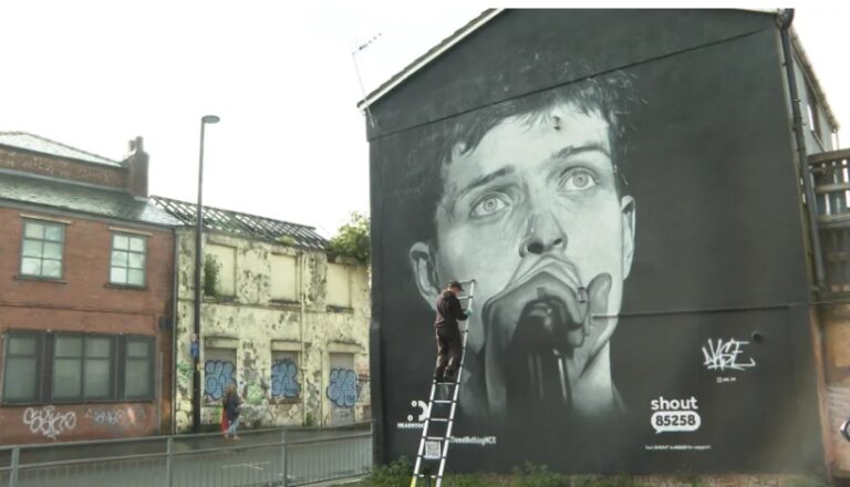 U Mančesteru otkriven mural Ijana Kertisa tokom muzičkog festivala posvećenog Svetskom danu mentalnog zdravlja